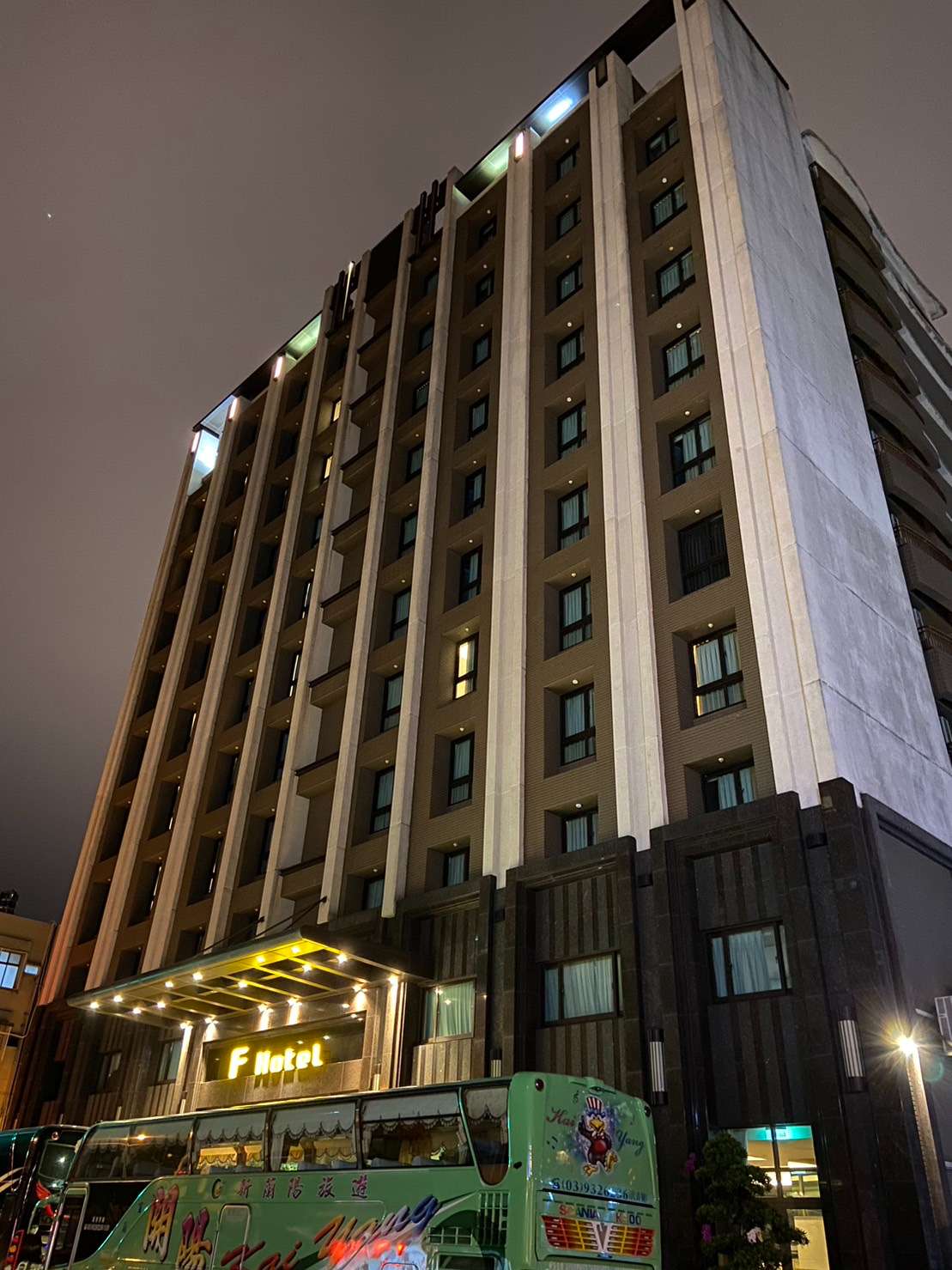 F HOTEL花蓮站前館 響應關燈一小時